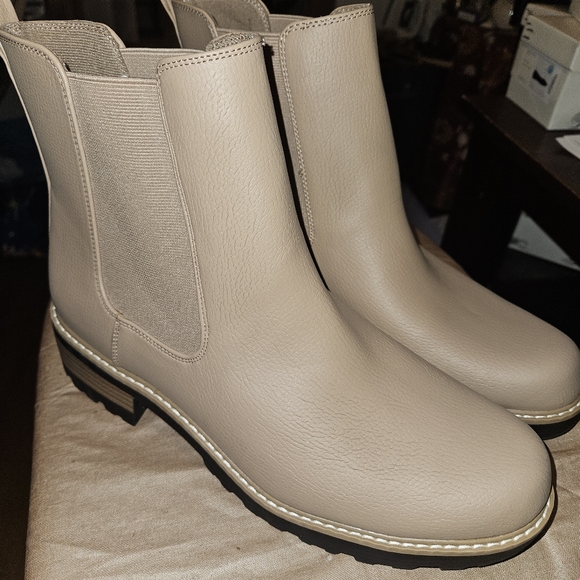 Universal Thread Celina Water Repellant Chelsea Boots, women's 12.5 - Picture 2 of 11